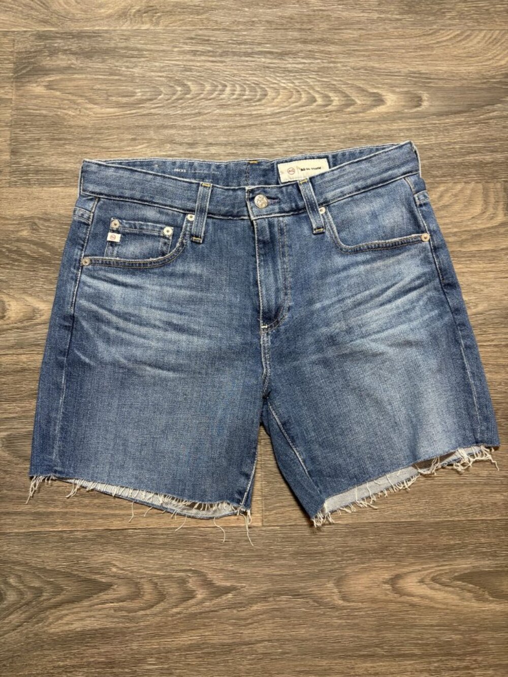 AG Adriano Goldschmied Becke Short 27R Frayed Relaxed Hem Mid Rise Medium Wash